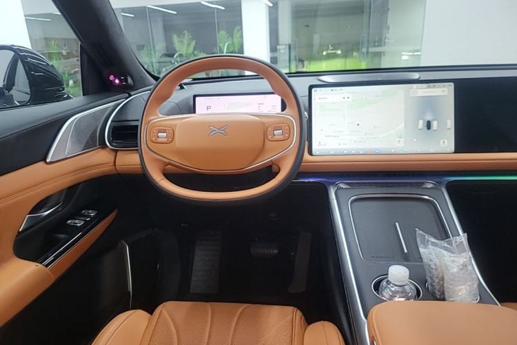 Used XPeng G9 2025 725 with Ultra-Long Range Max Steering Wheel