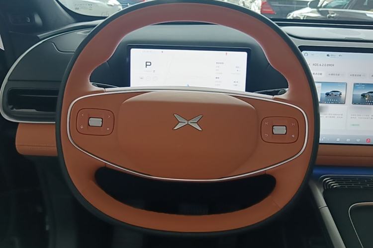 Used XPeng G9 2025 725 with Ultra-Long Range Max Steering Wheel