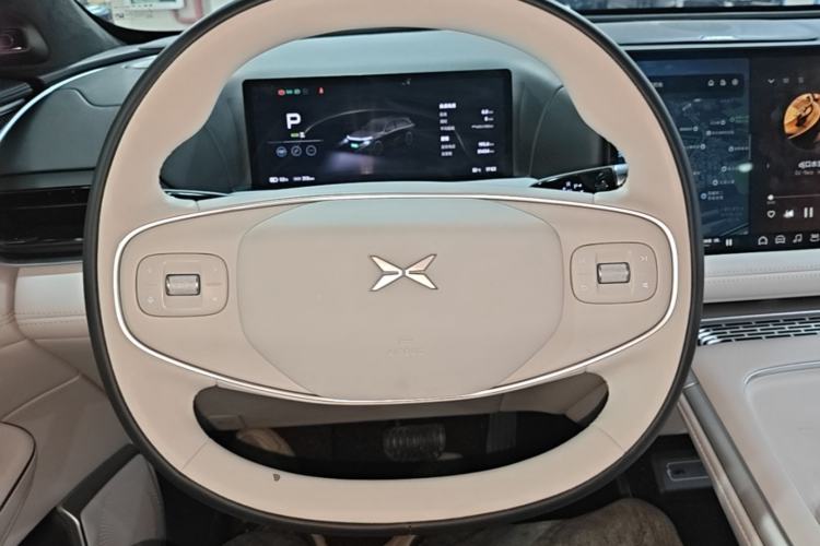 Used XPeng G9 2025 725 with Ultra-Long Range Max Steering Wheel