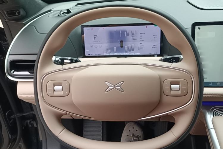 Used XPeng G9 2025 725 with Ultra-Long Range Max Steering Wheel