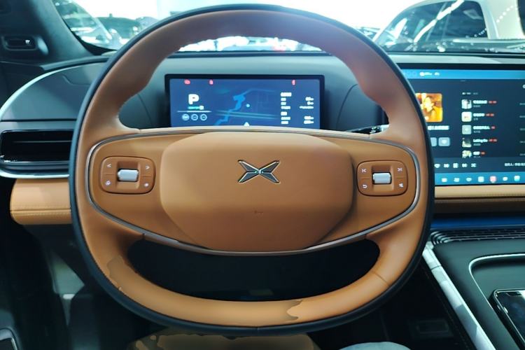 Used XPeng G9 2025 725 with Ultra-Long Range Max Steering Wheel