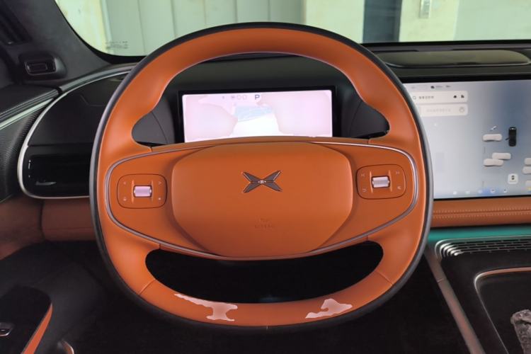 Used XPeng G9 2025 725 with Ultra-Long Range Max Steering Wheel