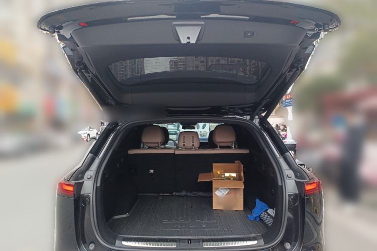 Used XPeng G9 2025 725 with Ultra-Long Range Max Trunk