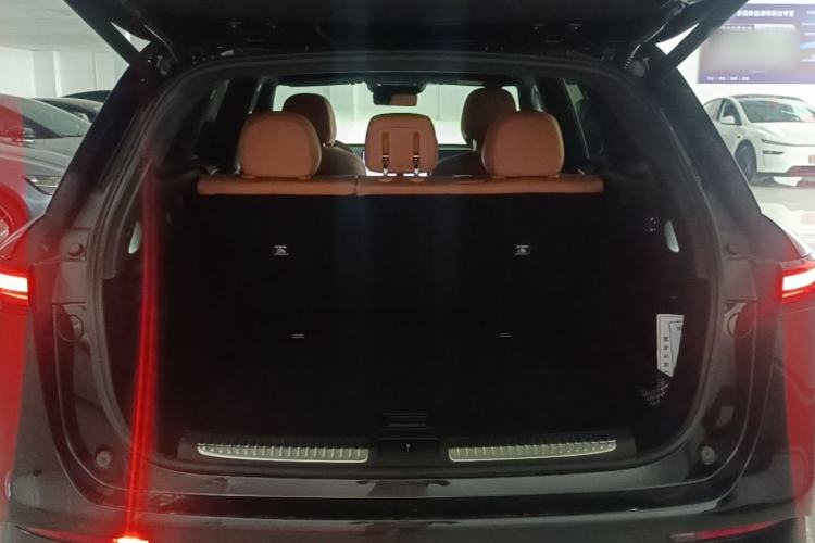 Used XPeng G9 2025 725 with Ultra-Long Range Max Trunk