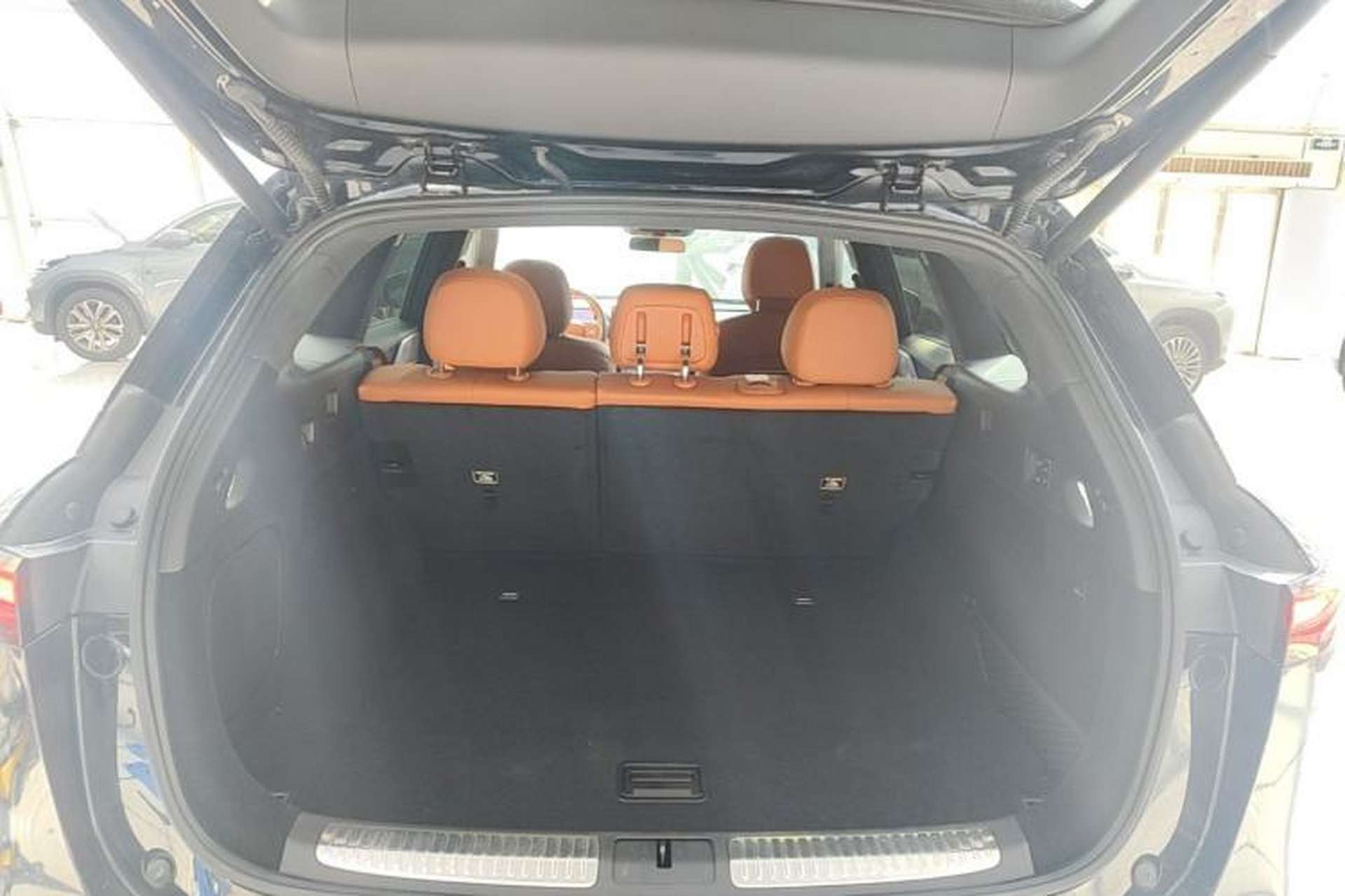 Used XPeng G9 2025 625 Long-Range Max Trunk