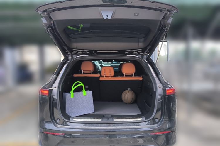 Used XPeng G9 2025 725 with Ultra-Long Range Max Trunk