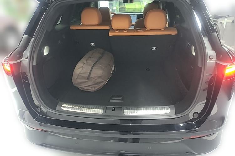 Used XPeng G9 2025 725 with Ultra-Long Range Max Trunk