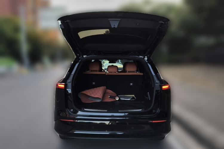 Used XPeng G9 2025 725 with Ultra-Long Range Max Trunk