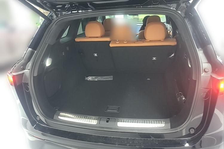 Used XPeng G9 2025 725 with Ultra-Long Range Max Trunk