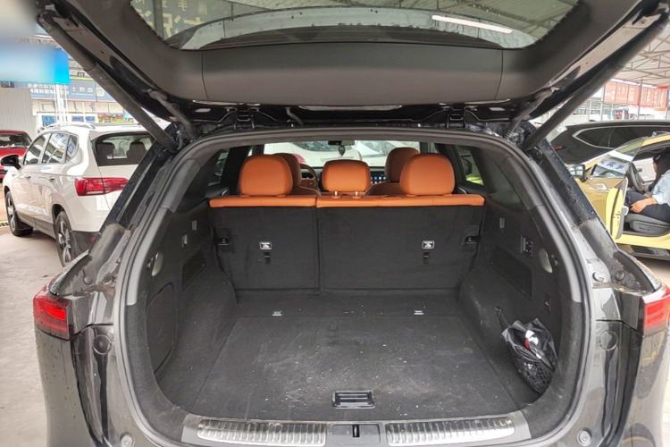 Used XPeng G9 2025 625 Long-Range Max Trunk