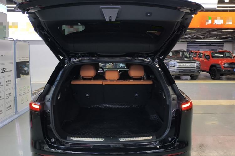 Used XPeng G9 2025 725 with Ultra-Long Range Max Trunk