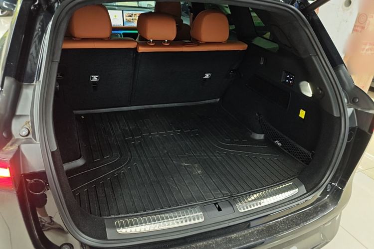 Used XPeng G9 2025 725 with Ultra-Long Range Max Trunk