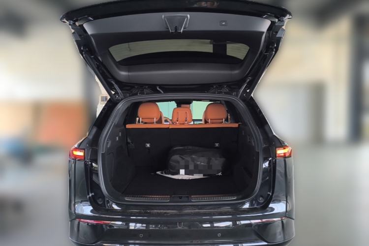 Used XPeng G9 2025 725 with Ultra-Long Range Max Trunk