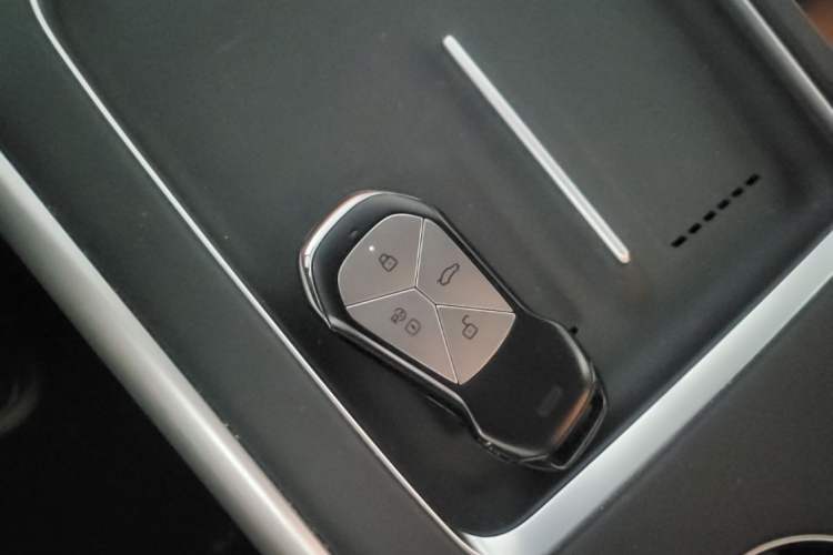 Used XPeng G9 2025 680 Ultra-Long Range All-Wheel Drive Max Vehicle Key