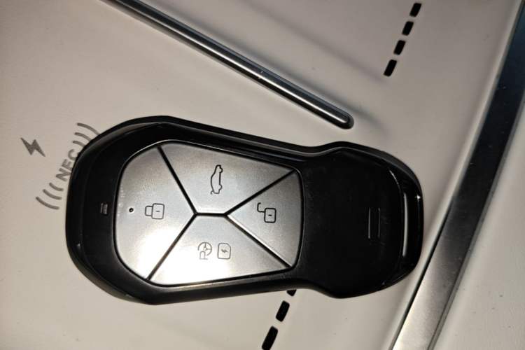 Used XPeng G9 2025 725 with Ultra-Long Range Max Vehicle Key