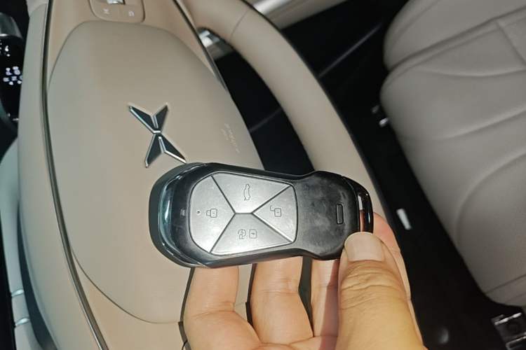 Used XPeng G9 2025 725 with Ultra-Long Range Max Vehicle Key