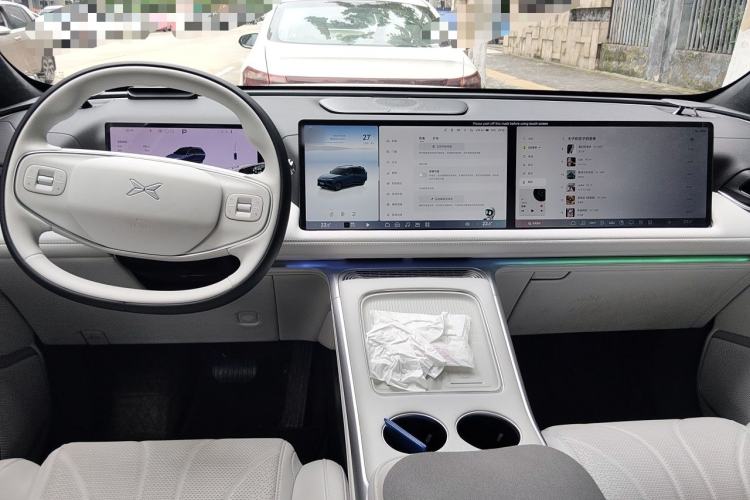 Used XPeng G9 2025 725 with Ultra-Long Range Max Center Console