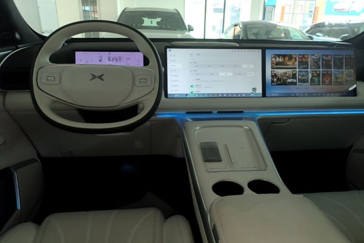 Used XPeng G9 2025 625 Long-Range Max Center Console