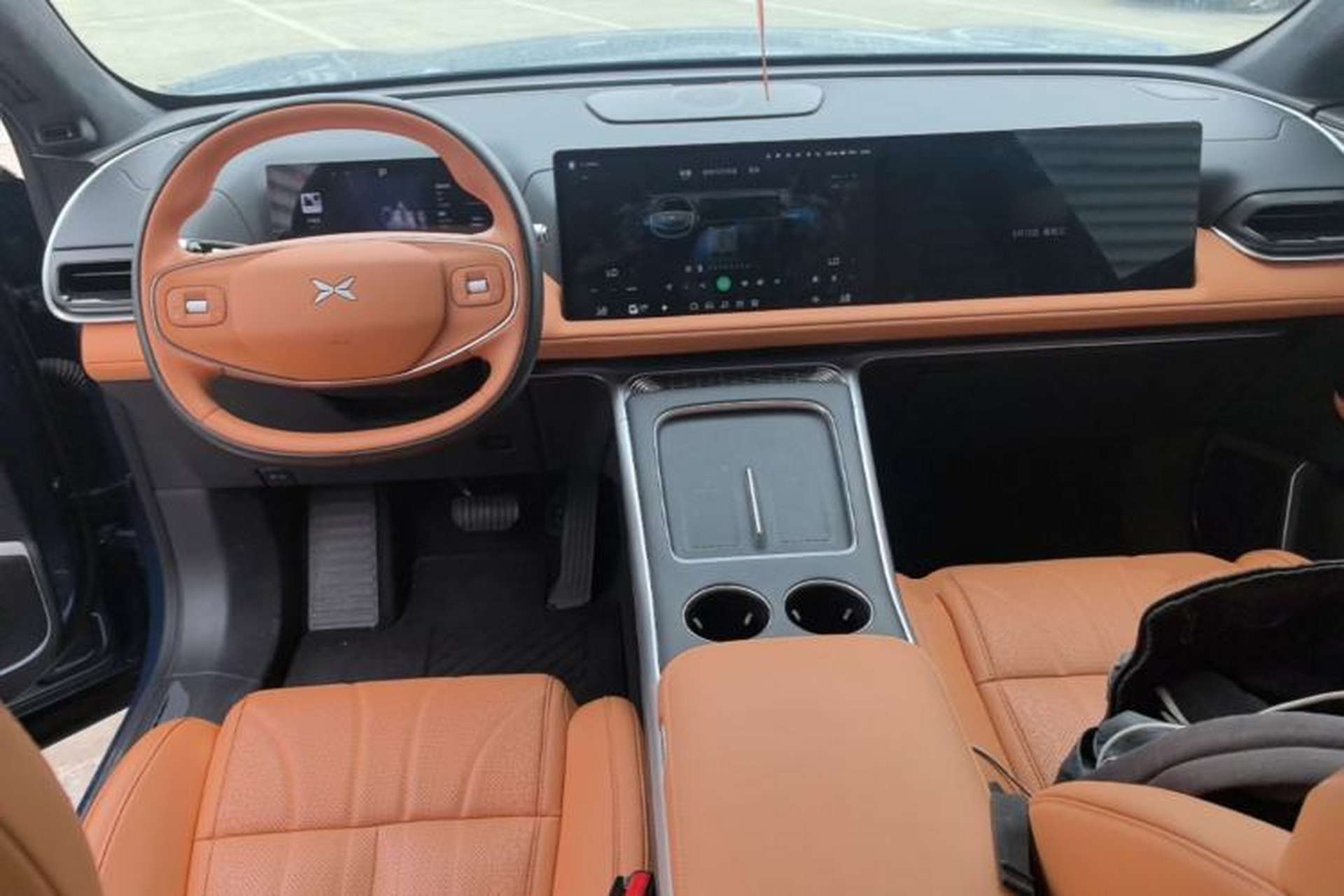 Used XPeng G9 2025 625 Long-Range Max Center Console