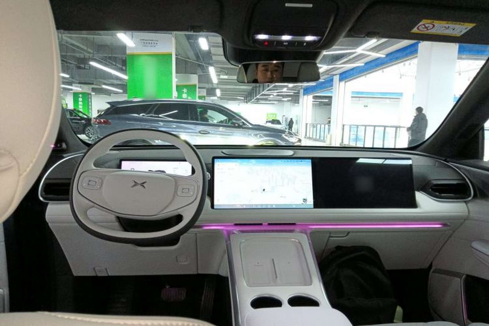 Used XPeng G9 2025 625 Long-Range Max Center Console