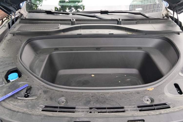 Used XPeng G9 2025 725 with Ultra-Long Range Max Engine Bay