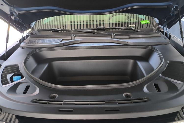 Used XPeng G9 2025 625 Long-Range Max Engine Bay