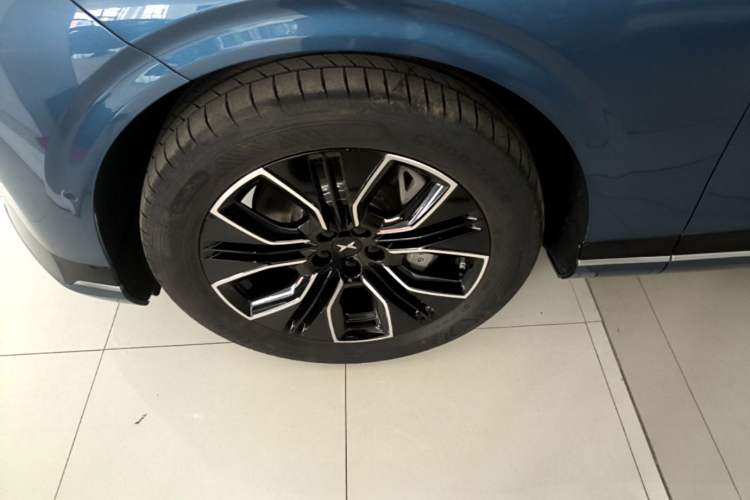Used XPeng G9 2025 625 Long-Range Max Exterior 4