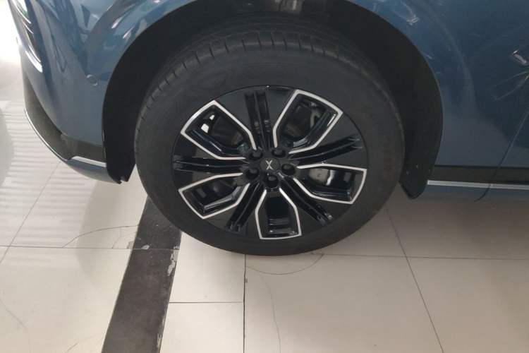 Used XPeng G9 2025 625 Long-Range Max Exterior 4