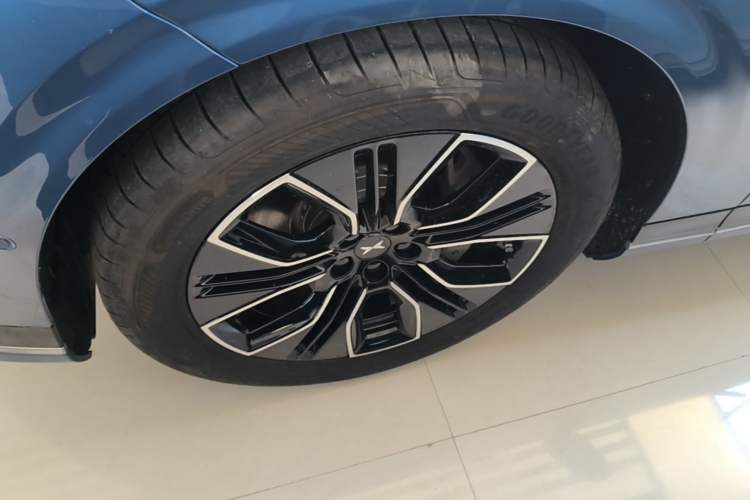 Used XPeng G9 2025 625 Long-Range Max Exterior 4