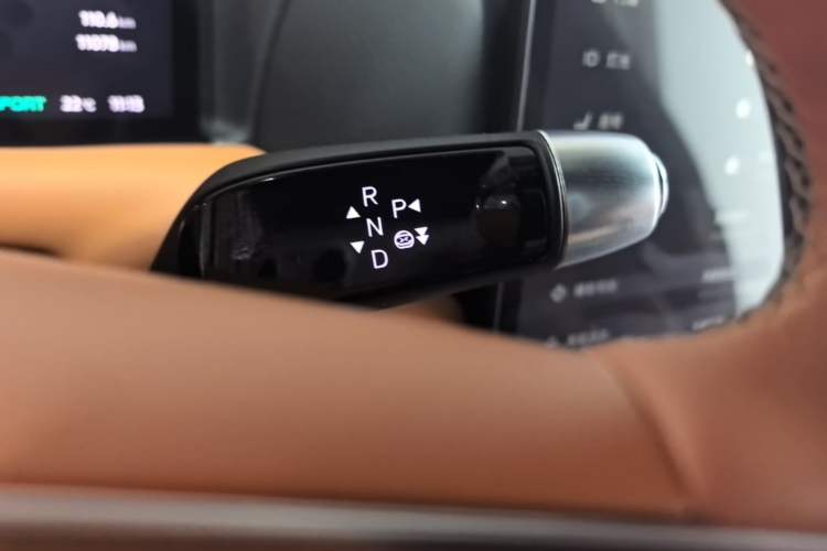 Used XPeng G9 2025 625 Long-Range Max Gear Lever