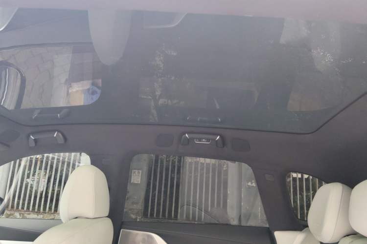 Used XPeng G9 2025 725 with Ultra-Long Range Max Headliner