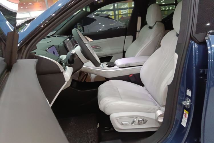 Used XPeng G9 2025 625 Long-Range Max Left Front Seat