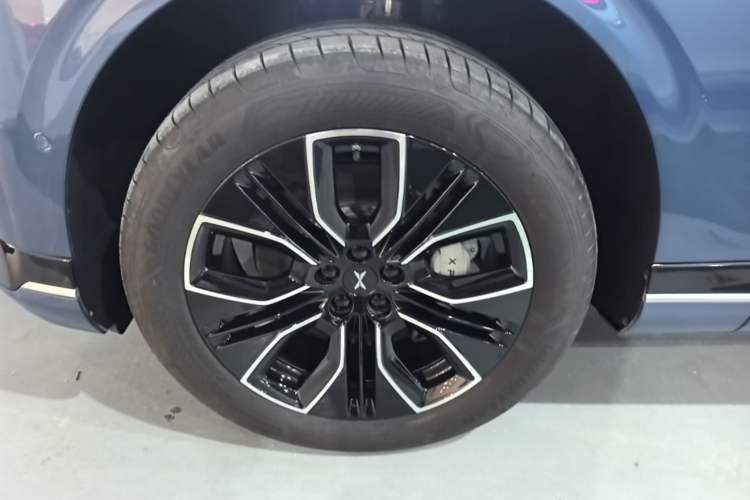 Used XPeng G9 2025 625 Long-Range Max Left Front Wheel Hub