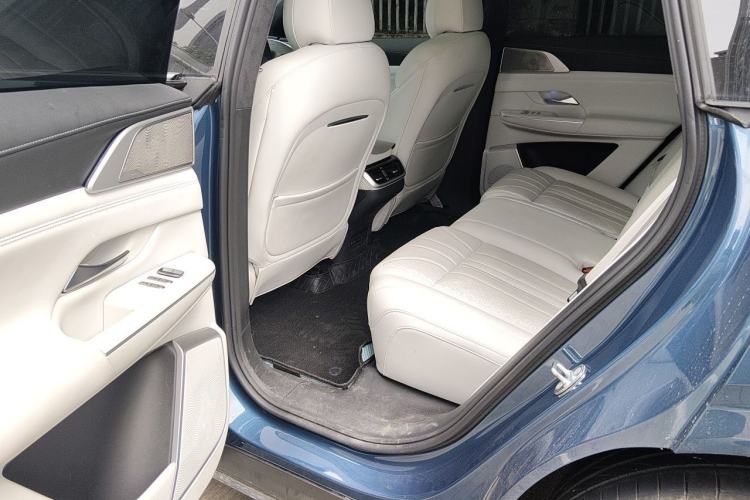 Used XPeng G9 2025 725 with Ultra-Long Range Max Left Rear Seat
