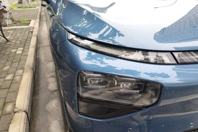 Used XPeng G9 2025 725 with Ultra-Long Range Max Right Front Headlight