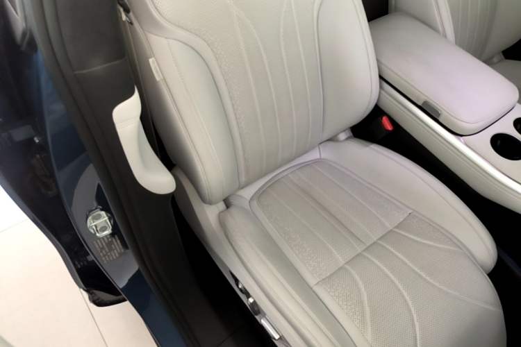 Used XPeng G9 2025 625 Long-Range Max Right Front Seat