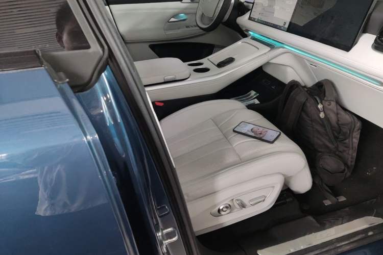 Used XPeng G9 2025 625 Long-Range Max Right Front Seat