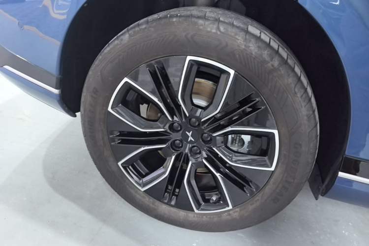 Used XPeng G9 2025 625 Long-Range Max Right Rear Wheel Hub