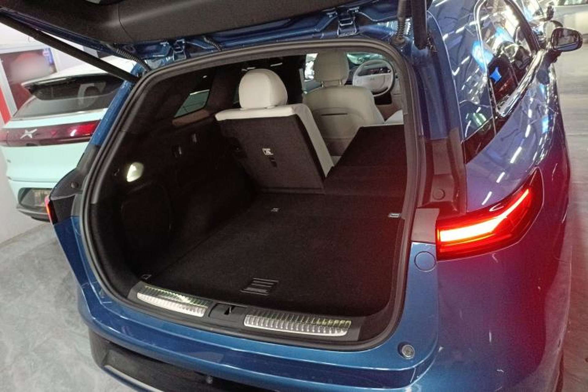 Used XPeng G9 2025 625 Long-Range Max Trunk