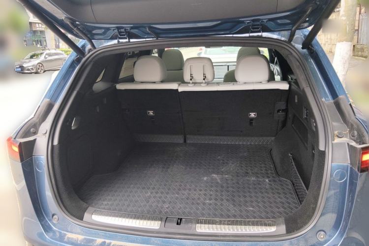 Used XPeng G9 2025 725 with Ultra-Long Range Max Trunk