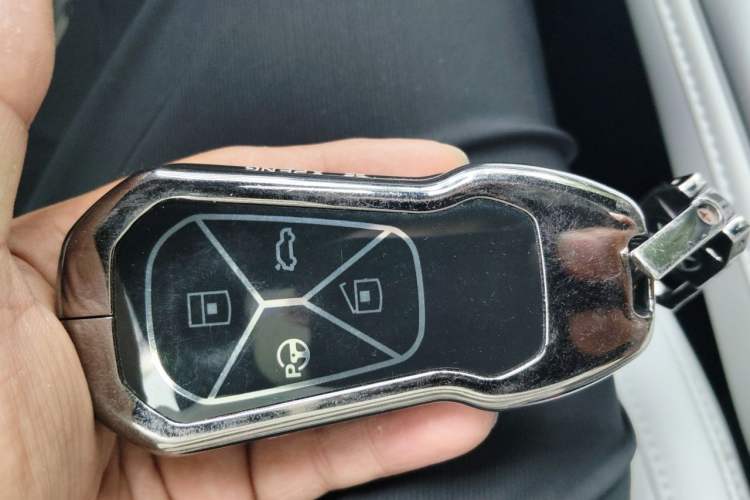 Used XPeng G9 2025 725 with Ultra-Long Range Max Vehicle Key