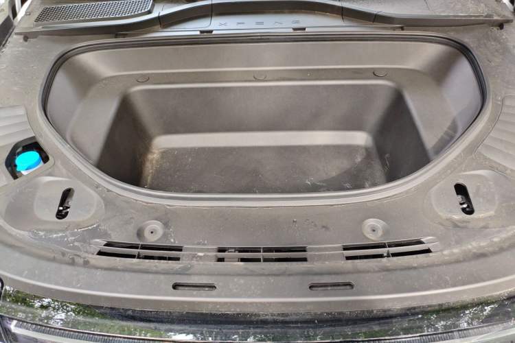 Used XPeng G9 2025 725 with Ultra-Long Range Max Engine Bay