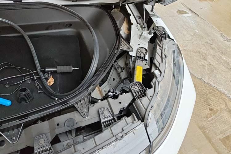 Used XPeng G9 2025 625 Long-Range Max Engine Bay Left