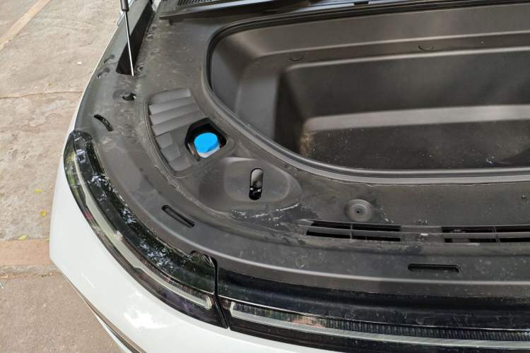 Used XPeng G9 2025 725 with Ultra-Long Range Max Engine Bay Right