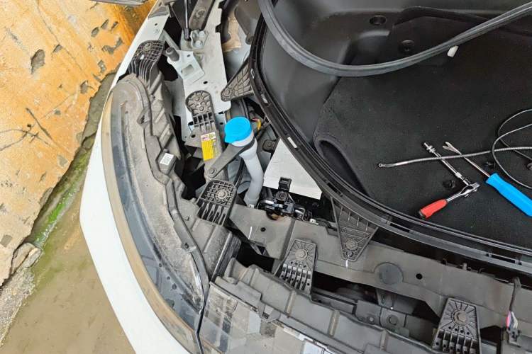 Used XPeng G9 2025 625 Long-Range Max Engine Bay Right