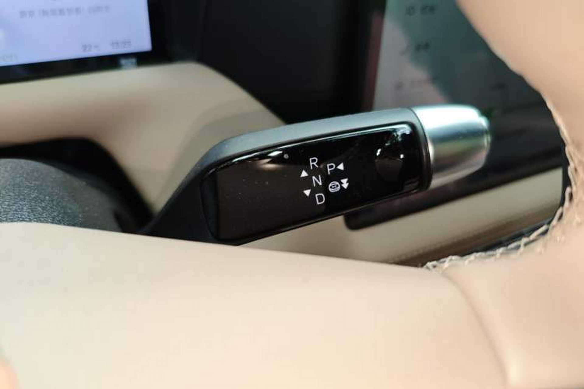 Used XPeng G9 2025 725 with Ultra-Long Range Max Gear Lever