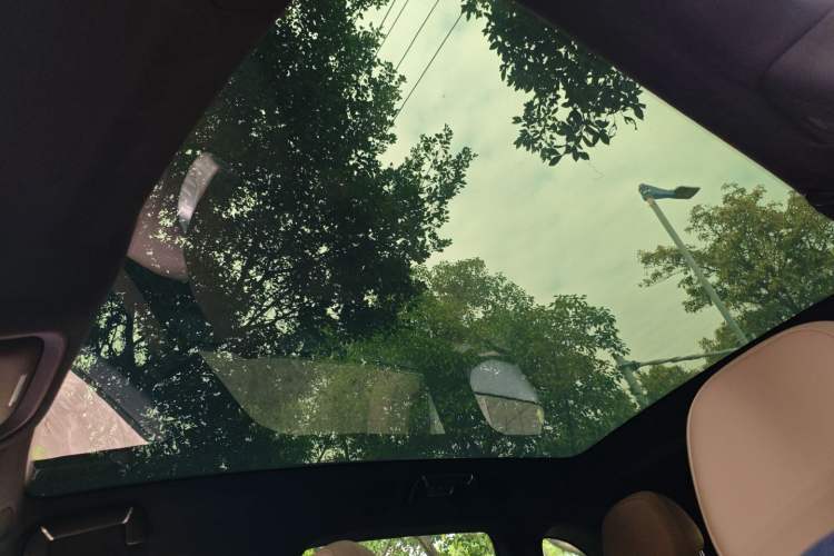 Used XPeng G9 2025 725 with Ultra-Long Range Max Headliner