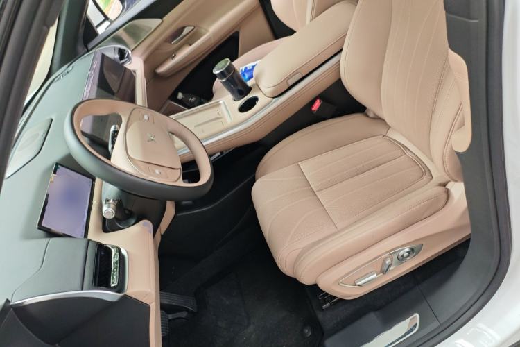 Used XPeng G9 2025 725 with Ultra-Long Range Max Left Front Seat