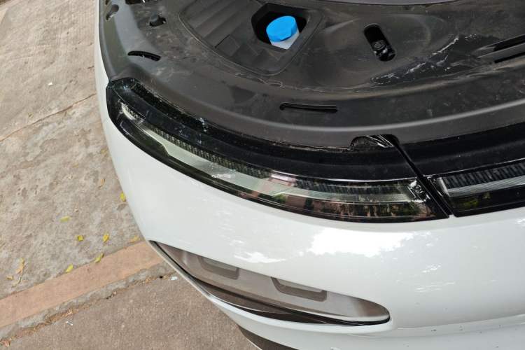 Used XPeng G9 2025 725 with Ultra-Long Range Max Right Front Headlight