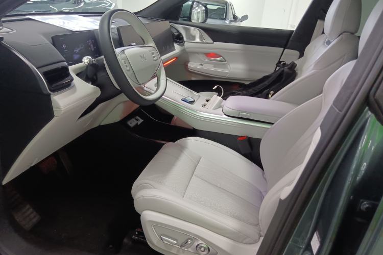 Used XPeng G9 2025 625 Long-Range Max Left Front Seat